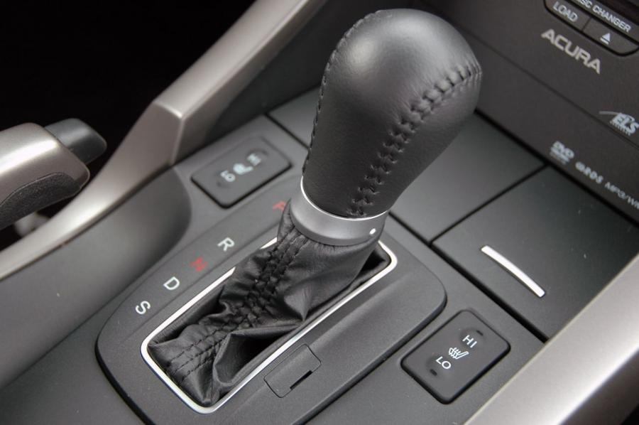 Детали интерьера Acura TSX V6 2010 года  (фото 50 из 87)